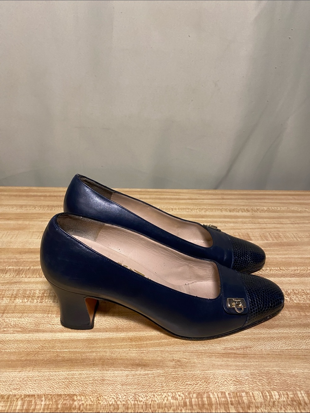 Salvatore Ferragamo Blue Leather Kitten Heel shoes women’s 6